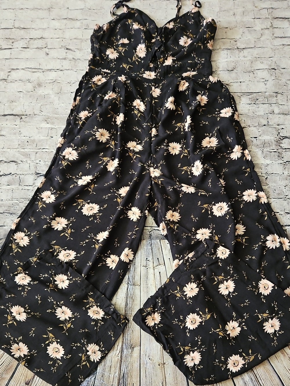 American Eagle Floral Black Wide-Leg Jumpsuit Size Small